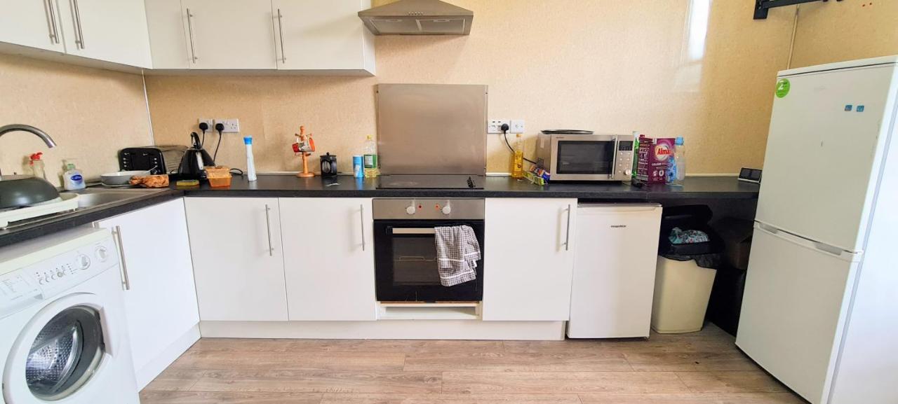 Gasthof Spacious Ensuite In Centre - Five Star Amenities - Excellent Location
