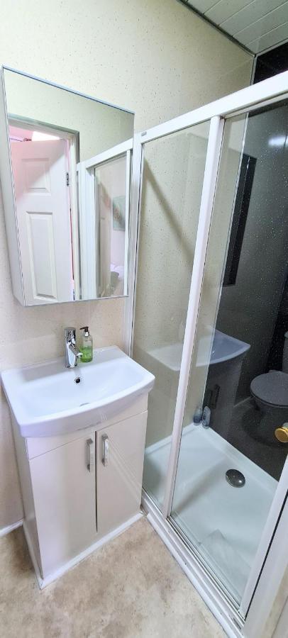 Gasthof Spacious Ensuite In Centre - Five Star Amenities - Excellent Location
